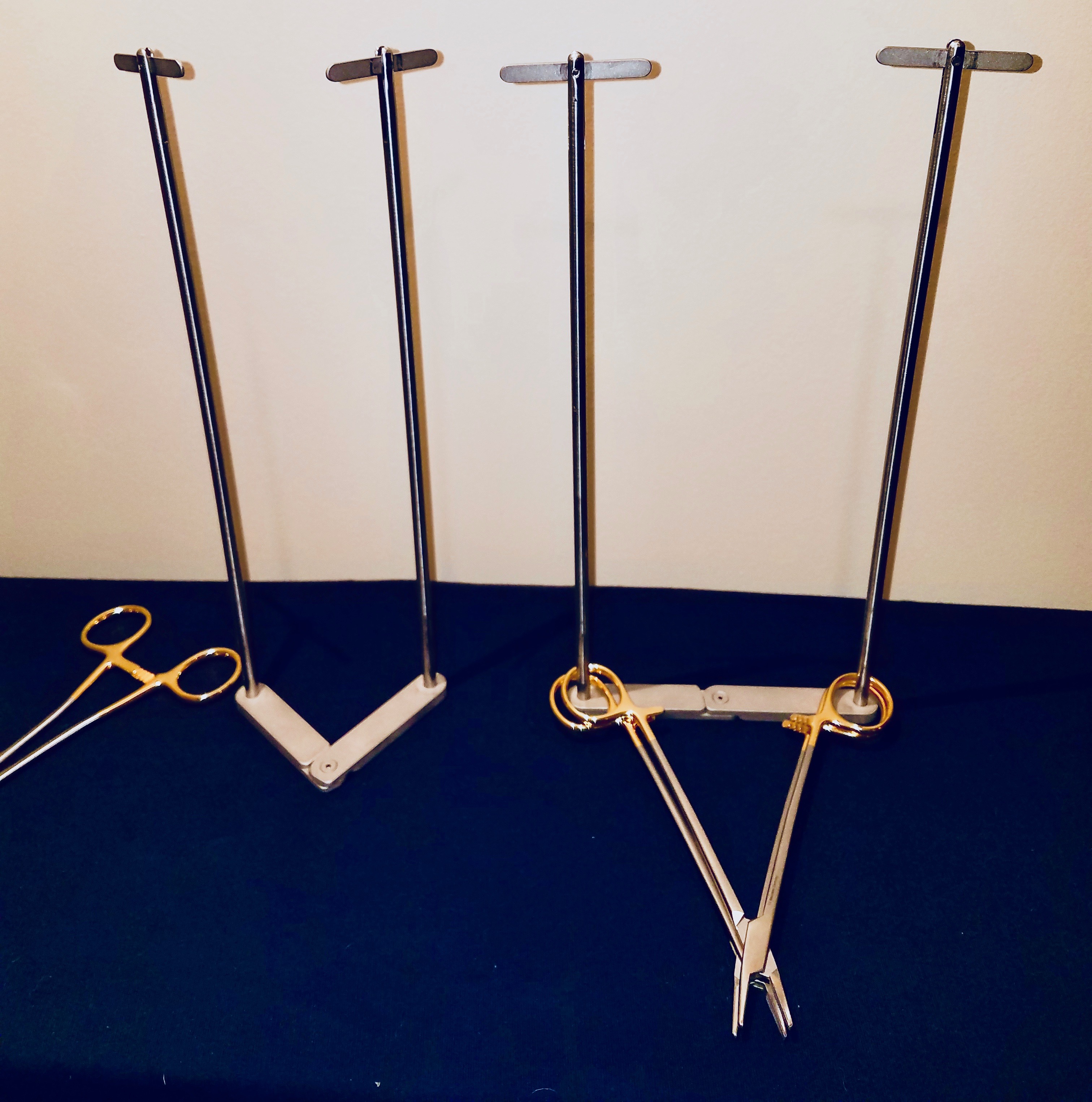 UPSTANDING ADJUSTABLE SURGICAL INSTRUMENT STRINGERS Artisan Medical