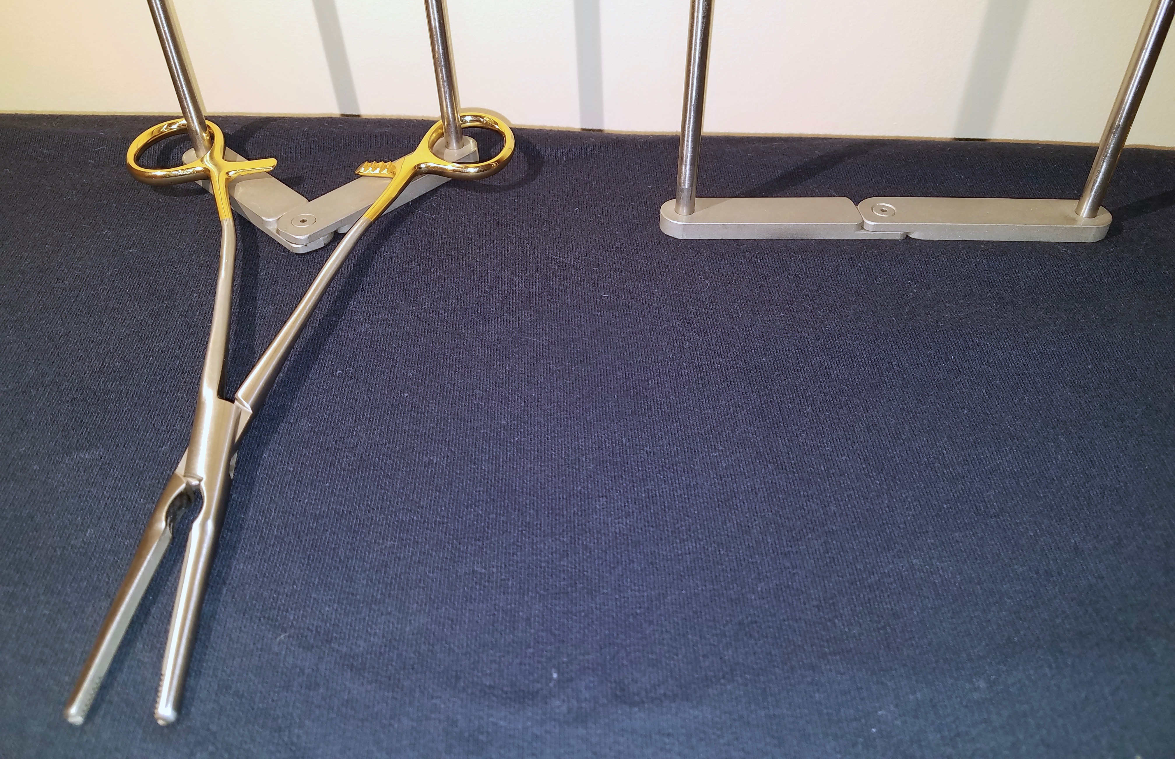 UPSTANDING ADJUSTABLE SURGICAL INSTRUMENT STRINGERS Artisan Medical