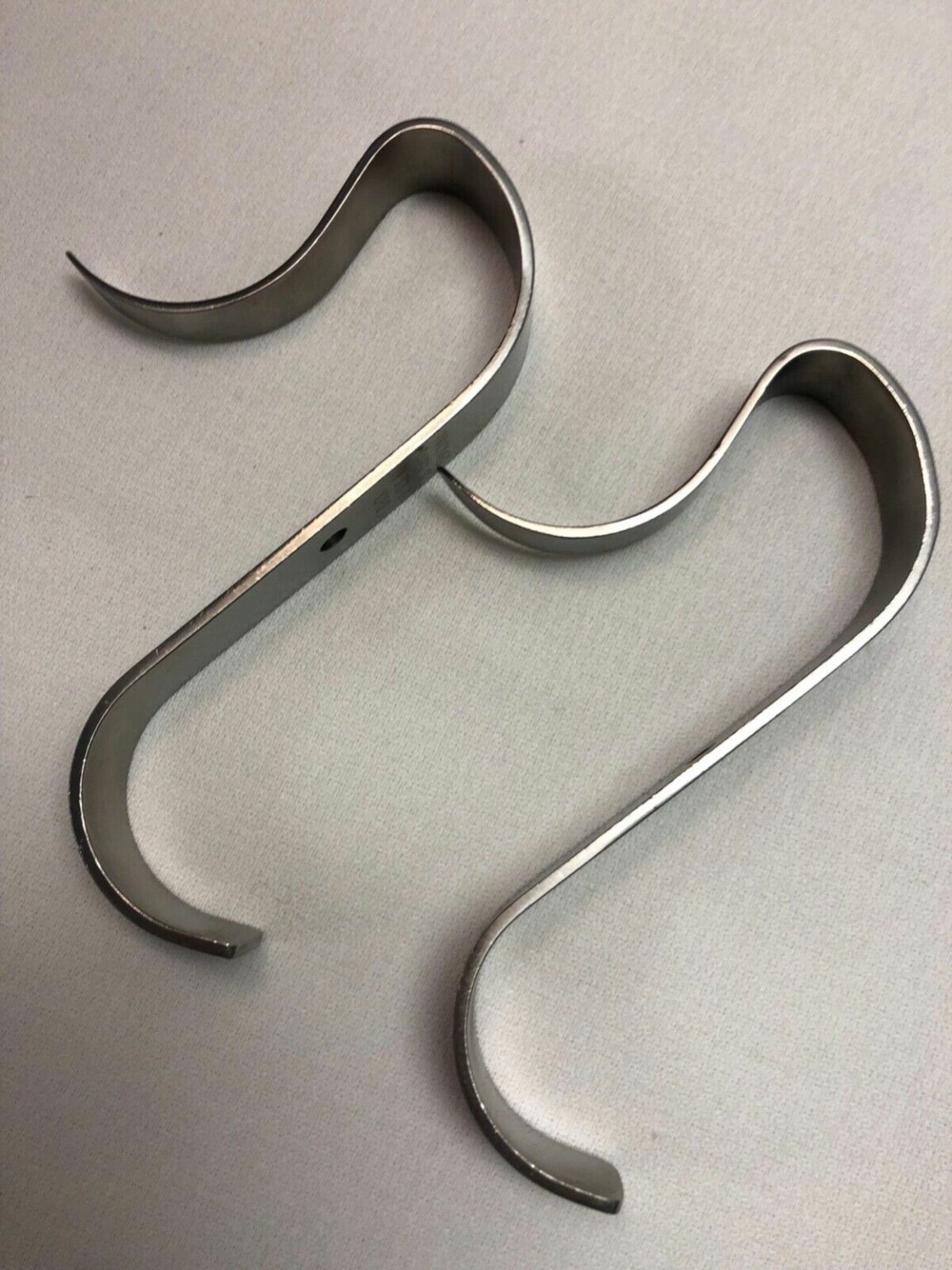 "S" Total Knee Retractors Artisan Medical